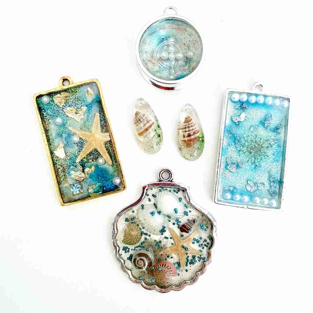 Reisn pendants with shells, sand, glitter, and pearls