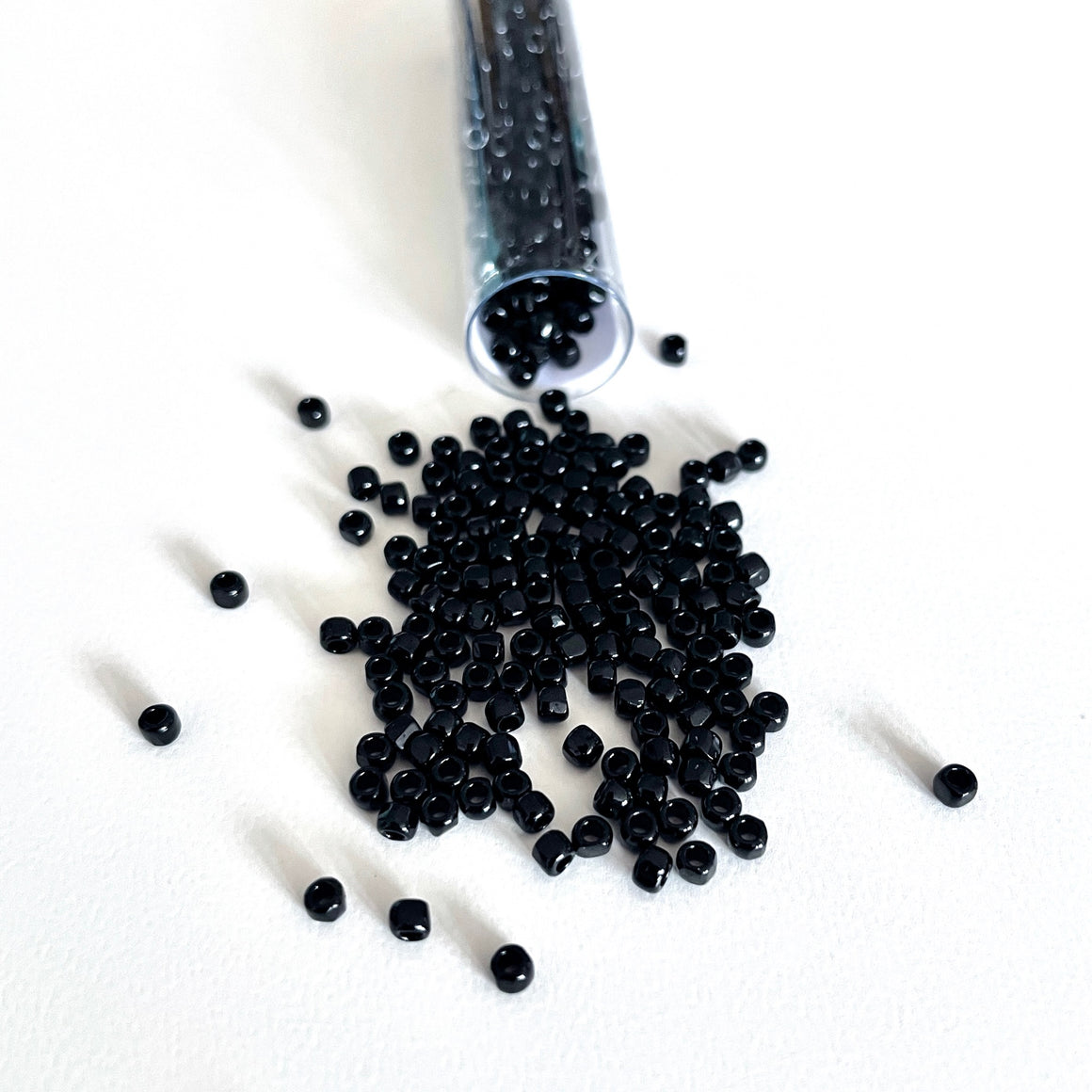 The look of onyx…this beautiful 3-cut size 8º black seed bead shimmers like it were just dug out of the mine. A wonderful bead to add to any project/Island Cove Beads & Gallery